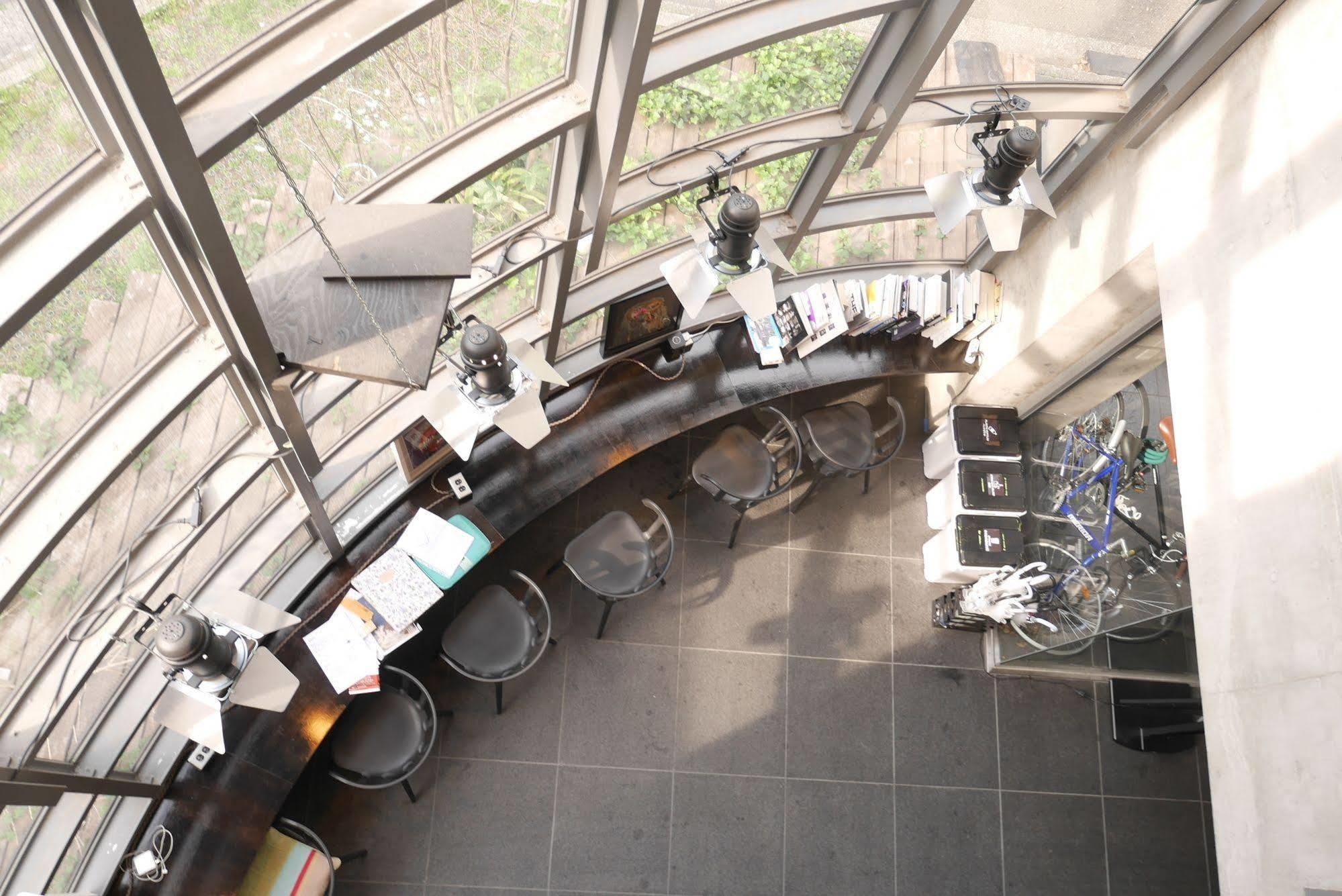 Albergue Artnshelter - *